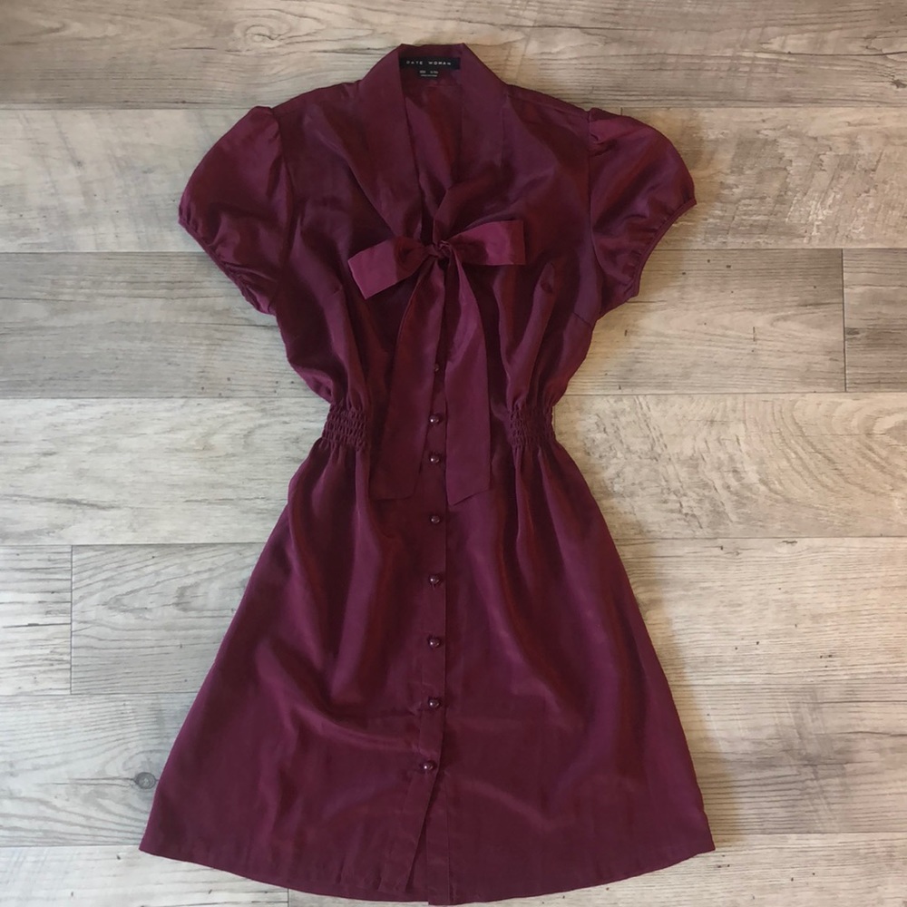 Gate Woman Silky Collared Button Up Dress
